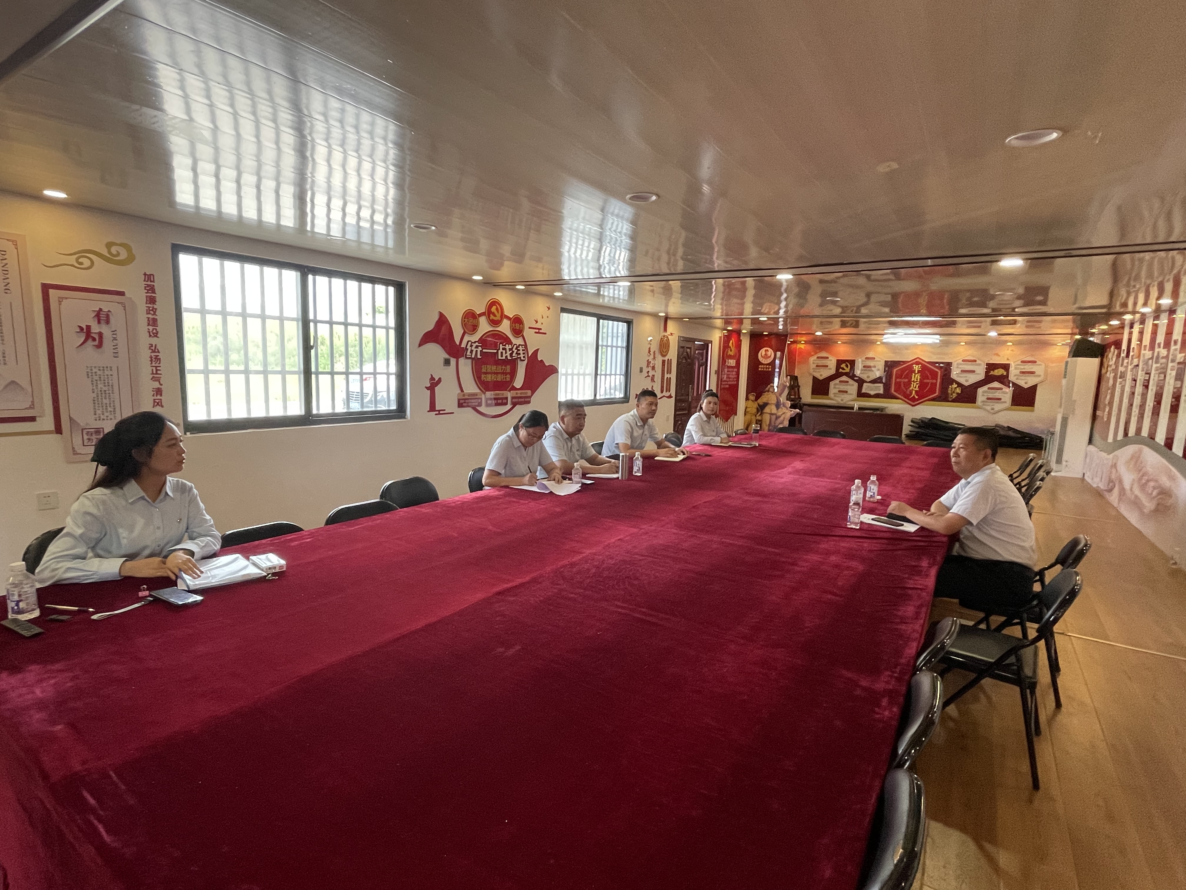 公交集團公交事業(yè)一部召開理論中心組集體學(xué)習(xí)會議