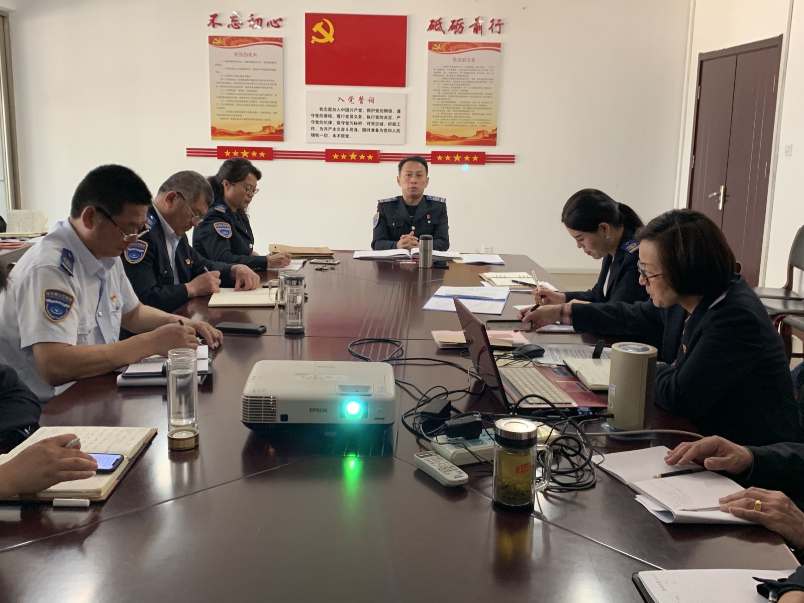 “學懂黨內(nèi)法規(guī)，建強組織體系”公交集團快速公交事業(yè)部開展主題黨日活動